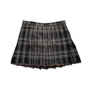 Burning embroidered pleated mini skirt